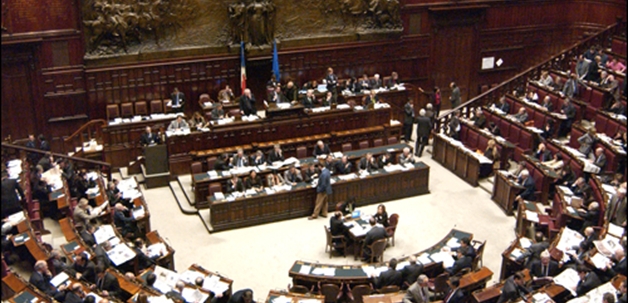 Privilegi dei politici, l’Associazione “L’Incontro” raccoglie le firme per una petizione