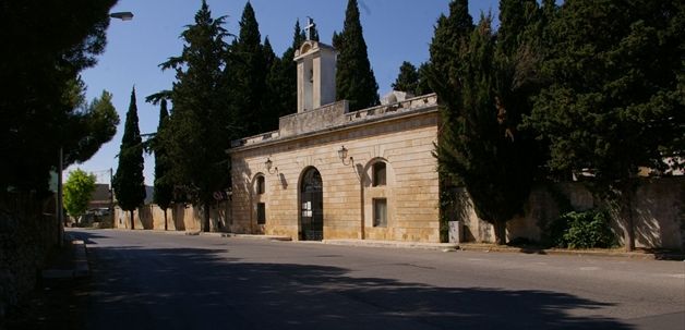 Cimitero di Acquaviva ancora senz’acqua: lavori di manutenzione sulle condotte