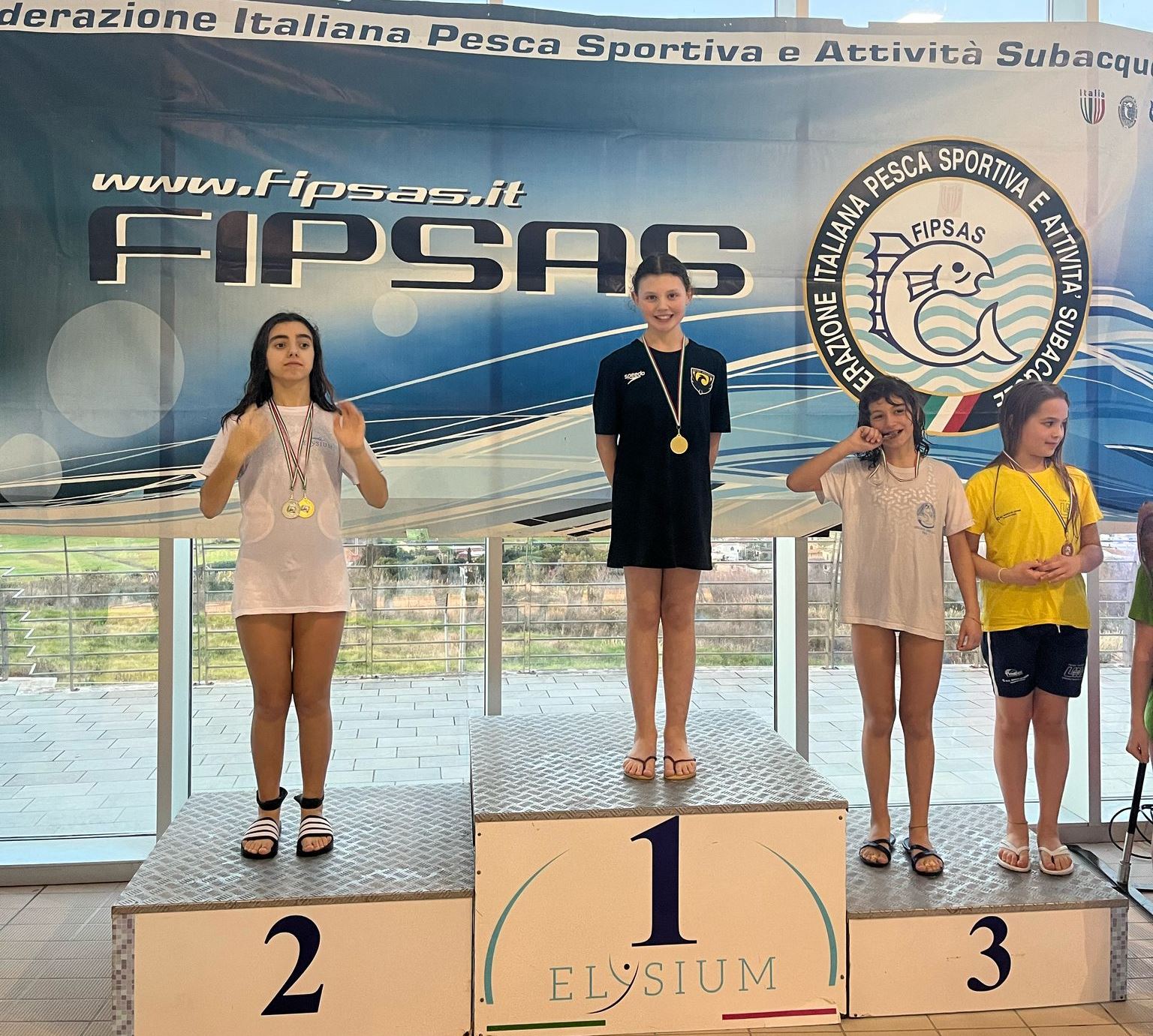 Trionfo di Lavinia Lorè ai Campionati Italiani di Nuoto Pinnato: Record e Dedica Speciale