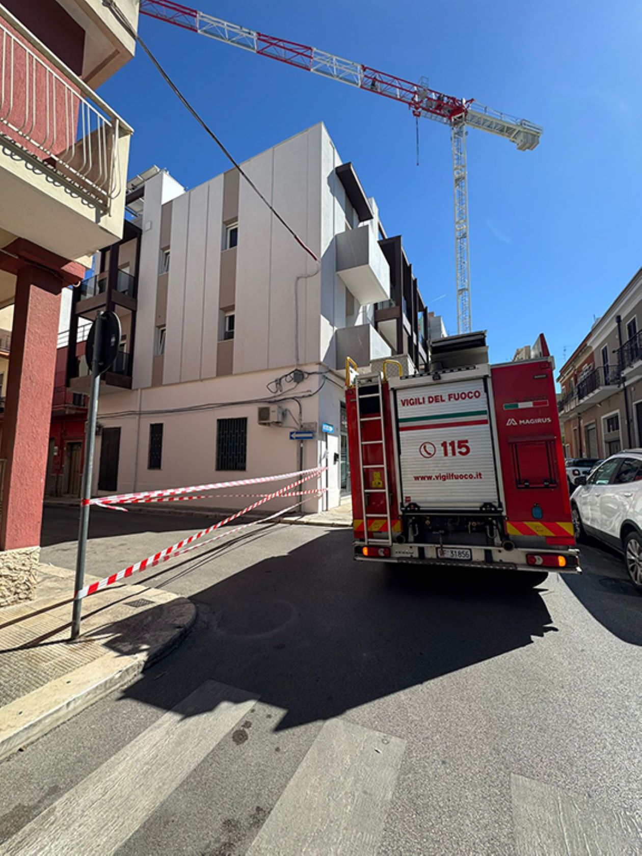 Fuga di gas stradale: pronto intervento della polizia locale