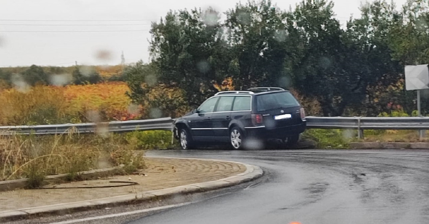 Auto fuori strada sulla prima rotatoria della Sp 127 Acquaviva – Santeramo