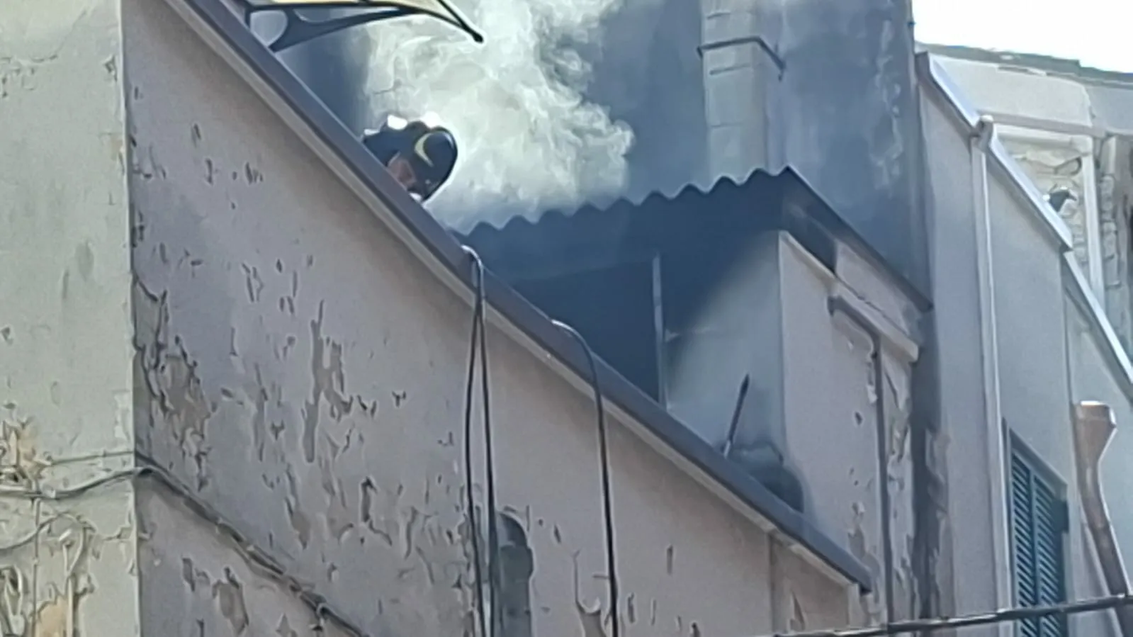 Incendio in via Sarra